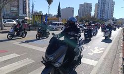 Adana'da kuryeler, kontak kapatıp eylem yaptı