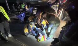 Bursa’da otomobil bariyerlere çarptı: 2 ağır yaralı