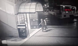 Başında şişe kırıp, tabanca ile ateş eden eşinden kaçıp, kızı ile birlikte camiye sığındı