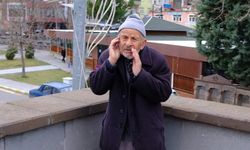 Hoparlör kullanmadan cenaze namazına çağırıp, geleneği devam ettiriyor