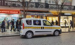 Eminönü'nde bulunan Doğubank iş hanına silahlı saldırı; kaçanlar iş yerine sığındı