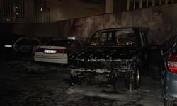 Sarıyer’de otoparktaki 5 otomobil yandı