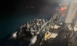 İzmir açıklarında düzensiz göçmen operasyonu: 74 kişi yakalandı