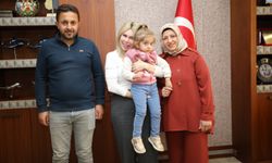 'Mucize bebek' Özlenen, doktorunu ziyaret etti