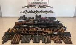 Van’da jandarmanın operasyonunda çok sayıda silah ve mühimmat ele geçirildi; 4 gözaltı