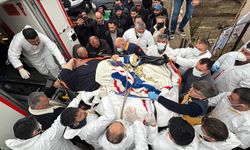 30 kişi tarafından evinden çıkarılan fil hastası, Ankara'ya götürüldü