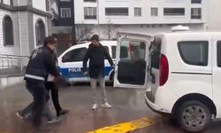 'Birini bıçaklamam lazım' diyerek evden çıkıp 16 yaşındaki kız çocuğunu bıçakladı