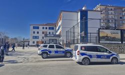 Cıva dökülen sınıftaki 14 öğrenci, zehirlenme şüphesi ile hastaneye kaldırıldı