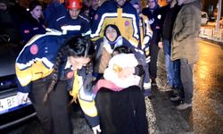 Erzurum'da 2 otomobil ve 1 kamyonetin karıştığı kazada 9 kişi yaralandı