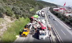 TEM'de lastiği patlayan TIR'a çarpan TIR devrildi: İstanbul yönü ulaşıma kapandı