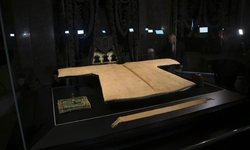 Ziyarete açılan Hırka-i Şerif'e yoğun ilgi