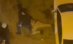 Beyoğlu'nda aracını kavga ettiği grubun üzerine sürdü; kaldırımdakiler ezilmekten son anda kurtuldu