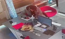Sultangazi'de iş başvurusu için geldiği mağazada müdürün telefonunu çaldı