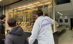 Kar maskeli şüpheliler, kuyumcu çalışanını darbedip 1 kiloya yakın altını alarak kaçtı
