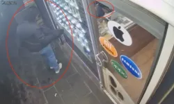 Montunun cebinden çıkarmadığı tabanca ile dükkana ateş açtı; saldırı kamerada