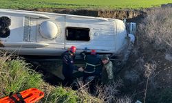 Öğrenci servisi, dereye düştü: 2'si ağır 9 yaralı