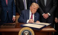 Trump'tan İran ile ticaret yapan ülkelere ek gümrük vergisi