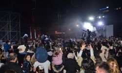 25’inci Uluslararası Adana Tiyatro Festivali, renkli kortejle ‘Perde’ dedi