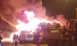 Ankara'da 100 hurda araç alev alev yandı