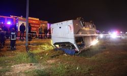 Antalya’da servis midibüsü devrildi: 16 infaz koruma memuru yaralı