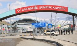 Türkiye-İran arasında günübirlik yolcu geçişleri karşılıklı olarak durduruldu
