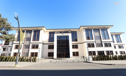 Sınıfta sıkılan kar spreyinden etkilenen 30 öğrenci hastaneye kaldırıldı