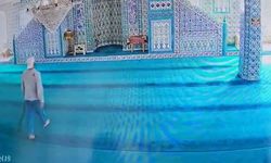 Cezaevinden izinli çıktı, girdiği 3 camideki ses sistemlerini sopayla kırıp söktü