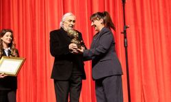 Dünya Tiyatro Günü’nde İsmail Dümbüllü geleneği Ataşehir’de yaşatıldı