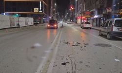 Eskişehir'de motosiklet ile hafif ticari araç çarpıştı: 1'i ağır 2 yaralı