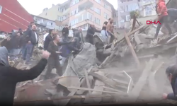 Fatih’te doğal gaz kaynaklı patlama: 2 bina çöktü 7 kişi kurtarıldı