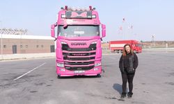 4 çocuk annesi, pembe renkli TIR'ı ile uluslararası taşımacılık yapıyor