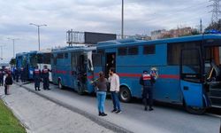 Bağcılar'da 4 cezaevi sevk aracı kaza yaptı; 6'sı jandarma 17 kişi yaralandı