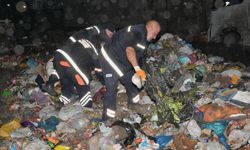 Esenyurt'ta işçilerin çöpte bulduğu 1 milyon 200 bin liralık altın sahibine teslim edildi