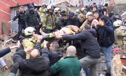 Fatih’te doğal gaz kaynaklı patlamada 2 bina çöktü; 9 kişi kurtarıldı