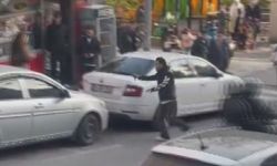 Fatih'te etrafa rastgele bıçakla saldıran şüpheli kamerada