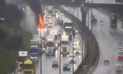 Tuzla TEM Otoyolu’nda TIR kupası alev alev yandı