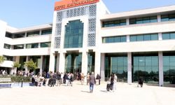 Kaymakamlık binasında ateş açıp, kendini odaya kilitledi