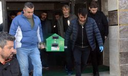 Tartıştığı babasını boğazını keserek öldürdü