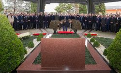 8'inci Cumhurbaşkanı Turgut Özal mezarı başında anıldı