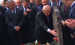 Bahçeli, Türkeş'in kabrini ziyaret etti