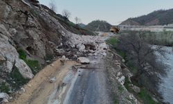 Bingöl’de heyelan nedeniyle yol ulaşıma kapandı
