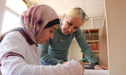 Diyarbakır'da gönüllü kadın öğretmenler, kırsaldaki 119 genç kızı YKS’ye hazırlıyor