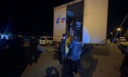 Durdurulan TIR’da 18 kaçak göçmen yakalandı
