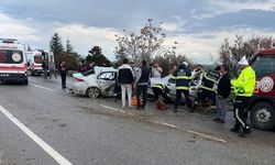 Eskişehir’de otomobil karşı şeride geçip başka otomobile çarptı; 4 ölü, 2 yaralı