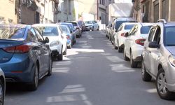 Fatih'te hatalı park nedeniyle ambulans sokağa giremedi; kalp krizi geçiren hasta öldü