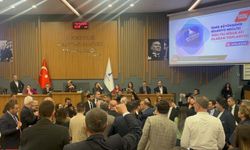 İzmir Büyükşehir Belediye Meclisi'nde gerginlik