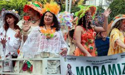 Uluslararası Adana Portakal Çiçeği Karnavalı'nın korteji, renkli görüntülere sahne oldu