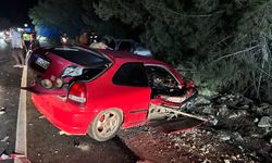 Adana'da iki otomobil çarpıştı: 2 ölü, 3 yaralı