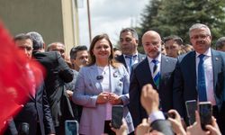 AK Parti'ye geçen Burcu Köksal'a, Afyonkarahisar Belediyesi önünde mehterli karşılama