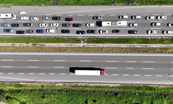 Anadolu Otoyolu'nun Bolu geçişinde trafik yoğunluğu